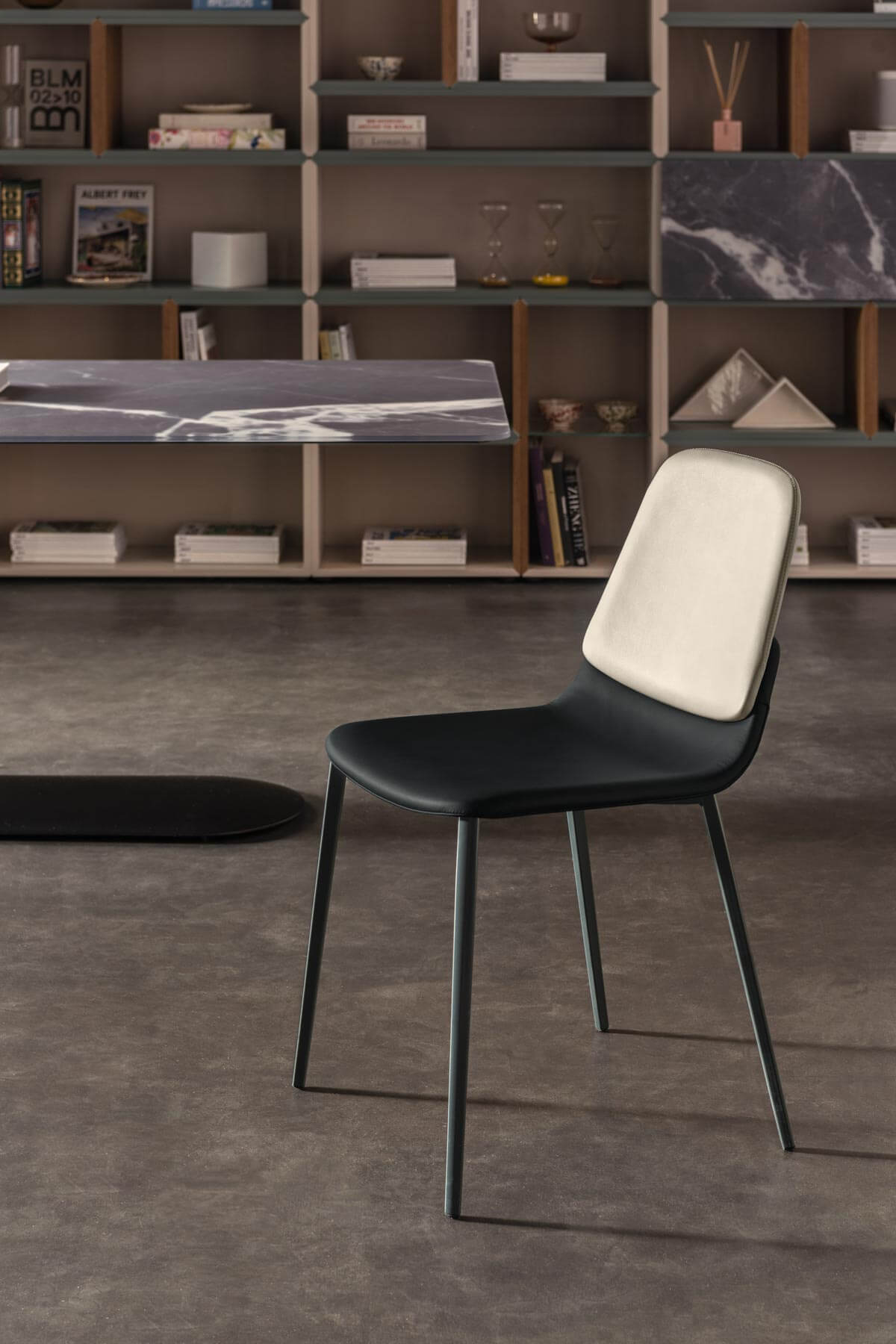 Chaise Ermes